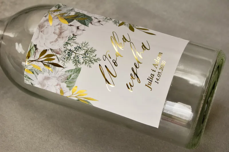 Etykiety samoprzylepne na butelki weselne na alkohol ze złotymi gałązkami w białej, zimowej kolorystyce Etykiety samoprzylepne na butelki weselne na alkohol ze złotymi gałązkami w białej, zimowej kolorystyce