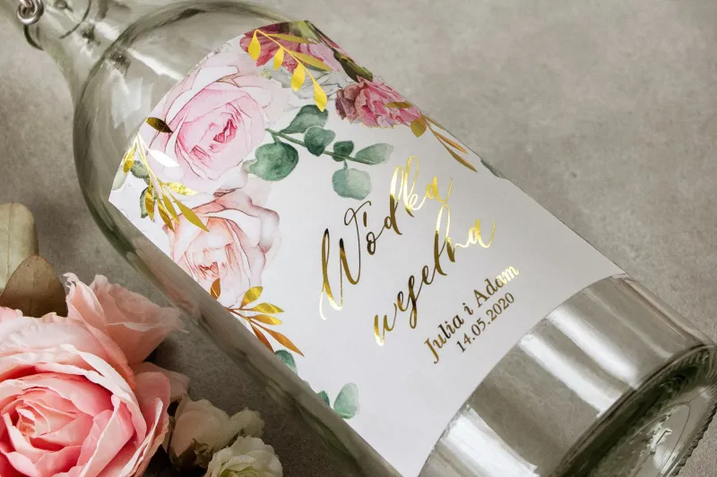 Etykiety samoprzylepne na butelki weselne na alkohol ze złotymi gałązkami w delikatnych kolorach różu i bieli