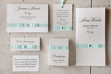 Hochzeitseinladung mit Accessoires - Amaretto No. 6 - Perlenpapier mit Flachsstruktur mit mintfarbener Schleife und Zirkonia