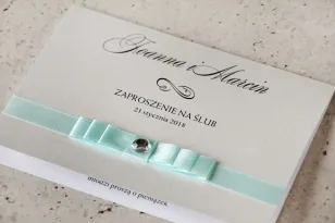 Hochzeitseinladung mit Schleife und Strass - Amaretto Nr. 6 - Papier mit Leinenstruktur, mintfarbene Schleife