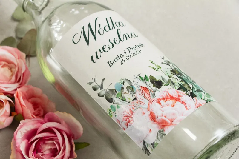 Ślubne Etykiety samoprzylepne na butelki z różowymi piwoniami i różami z dodatkiem gałązek eukaliptusa