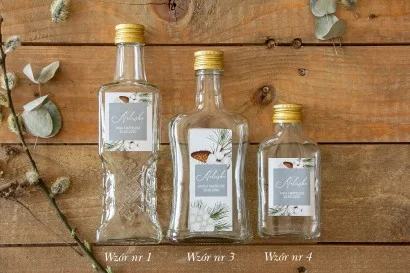 Butelki z grafiką iglastych gałązek i bawełną | Oryginalne prezenty dla gości weselnych