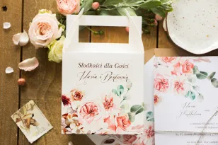 Danke an die Hochzeitsgäste - Box für Hochzeitstorte mit einer Komposition aus einem zarten, rosafarbenen Strauß