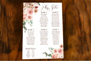 Hochzeitstischplan im botanischen Stil mit einer Komposition aus einem zarten, rosafarbenen Strauß