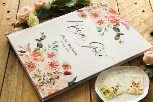 Księga Gości Weselnych A4 Pastelowe Kwiaty | Personalizowana Pamiątka Ślubna ze Złoceniem | Indygo Nr 7