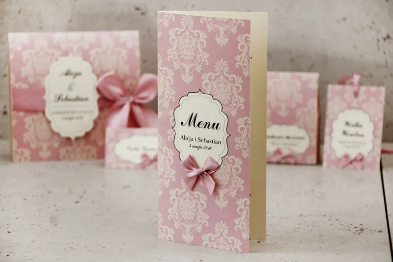 Menu weselne, stół weselny - Ornament nr 1 - Papier perłowy z kokardką, pudrowy róż Menu weselne, stół weselny - Ornament nr 1 - Papier perłowy z kokardką, pudrowy róż