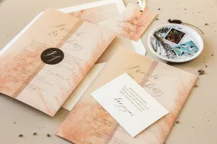 Hochzeitseinladungen mit Pampasgras. Zartes Muster mit Perlengehäuse
