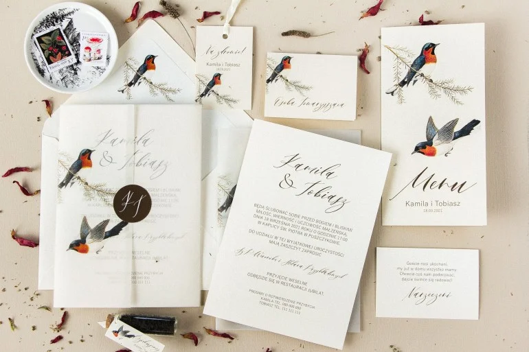 Zaproszenia Weselne w Stylu Vintage z Ptakami na Papierze Perłowym | Eleganckie Zaproszenia z Owijką z Kalki