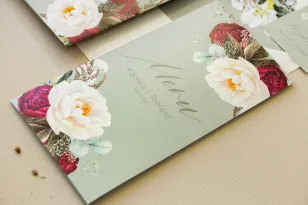 Hochzeitsmenü - für Hochzeitstische - auf Perlenpapier im Boho-Stil mit burgunderfarbenen Pfingstrosen