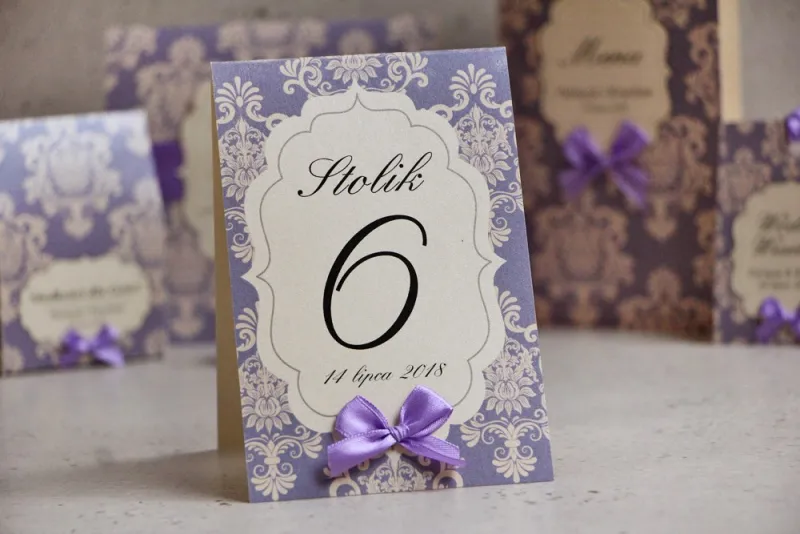 Numery stolików, stół weselny, ślub - Ornament nr 3 - Liliowe z ornamentami, kokardka, papier perłowy Numery stolików, stół weselny, ślub - Ornament nr 3 - Liliowe z ornamentami, kokardka, papier perłowy
