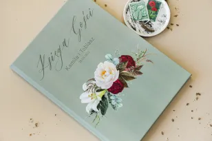 Ślubna Księga Gości w stylu boho z burgundowymi piwoniami