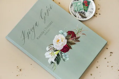 Ślubna Księga Gości w stylu boho z burgundowymi piwoniami