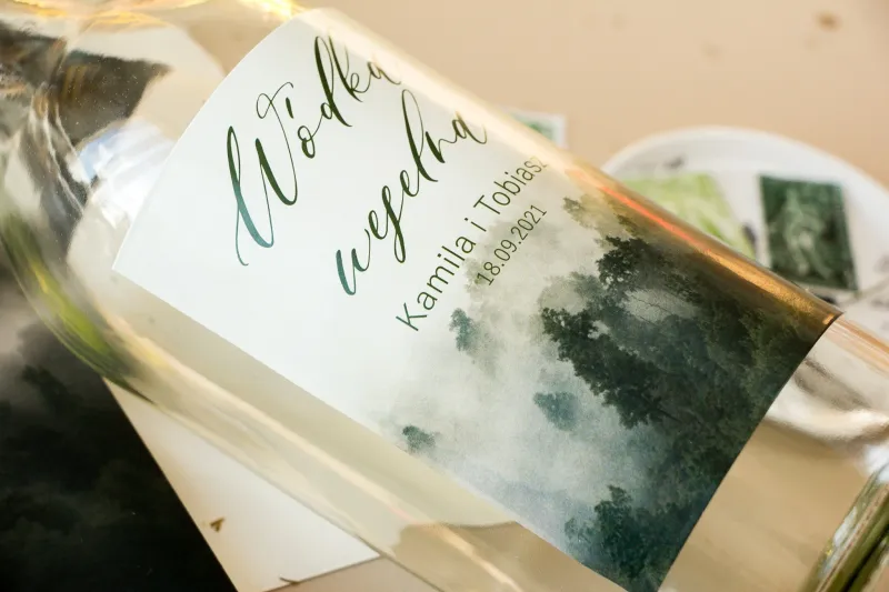 Ślubne Etykiety samoprzylepne na butelki weselne z leśną grafiką