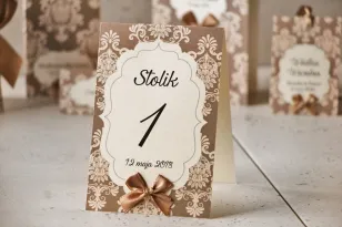 Tischnummern, Hochzeitstisch, Hochzeit - Ornament Nr. 6 - Braun mit Ornamenten und Schleife, Perlenpapier