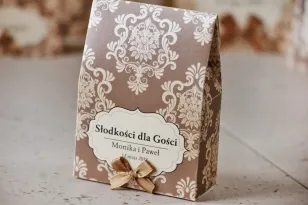 Eine Schachtel, die für Süßigkeiten steht, dank Hochzeitsgästen - Ornament Nr. 6 - Braun-Creme mit Ornamenten und Schleife