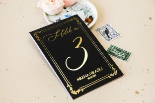 Schwarze Nummern von Glamour-Hochzeitstischen mit goldenem Text und goldenem Rahmen
