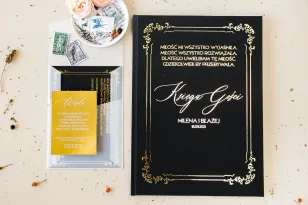 Czarna Weselna Księga Gości w stylu glamour ze złotym tekstem oraz złotą ramką