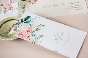 Hochzeitsmenü für den Hochzeitstisch mit Pfingstrose, inspiriert von einem Blumenthema