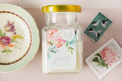 Świeczki zapachowe z kwiatowym motywem piwonii | Oryginalne prezenty weselne
