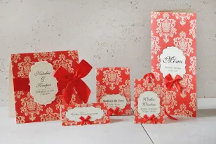 Zaproszenie ślubne z dodatkami - Ornament nr 8 - Klasyczna czerwień na kremowym papierze perłowym, z kokardą