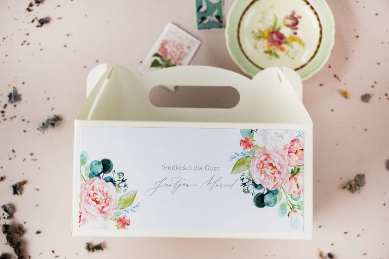 Ślubne Pudełko na Ciasto (prostokątne) z piwonią zainspirowane kwiatowym motywem