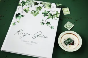 Hochzeitsgästebuch mit Efeu im grünen Stil