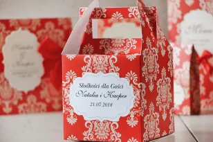Pudełko na ciasto kwadratowe, tort weselny - Ornament nr 8 - Klasyczna czerwień z ornamentami