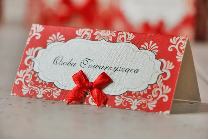 Winietki na stół weselny, ślub - Ornament nr 8 - Perłowe z czerwienią i kokardką