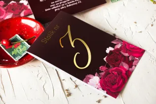 Burgunderrot Hochzeitstischnummern mit Vergoldung und Blumenmotiv