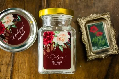 Szklane Świeczki Zapachowe z Etykietą Róż i Piwonii | Oryginalne Prezenty dla Gości Weselnych 