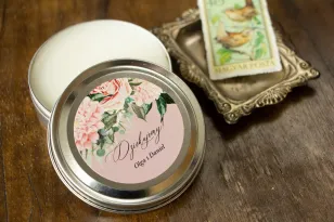Świeczki Ślubne okrągłe jako Podziękowania dla Gości. Etykieta w stylu boho utrzymane w pastelowej, różowej barwie