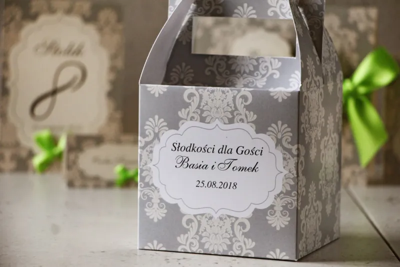 Pudełko na ciasto kwadratowe, tort weselny - Ornament nr 11 - Delikatne szarości Pudełko na ciasto kwadratowe, tort weselny - Ornament nr 11 - Delikatne szarości