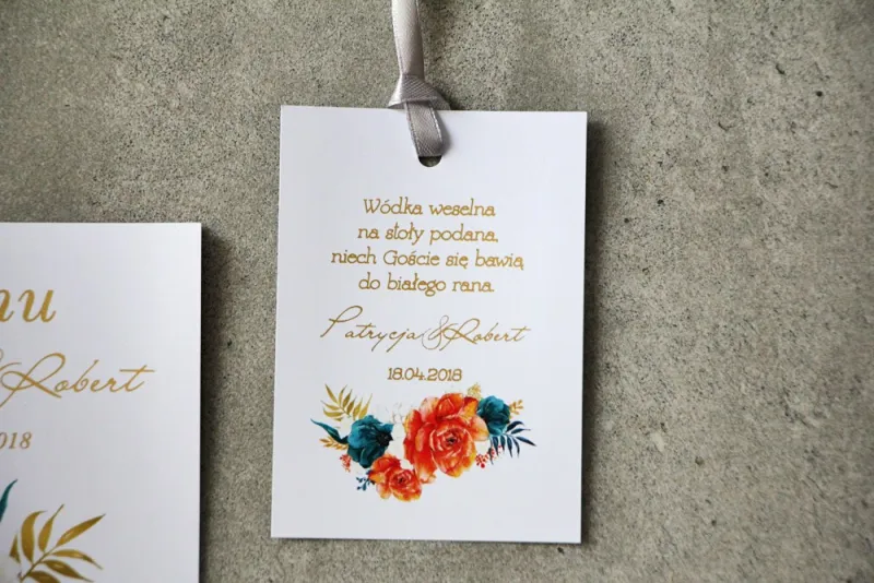 Zawieszka na butelkę, Wódka weselna, ślub - Cykade nr 6 ze złoceniem - Pomarańczowe i szmaragdowe kwiaty Zawieszka na butelkę, Wódka weselna, ślub - Cykade nr 6 ze złoceniem - Pomarańczowe i szmaragdowe kwiaty