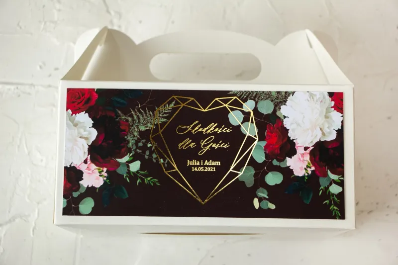 Burgundowe Ślubne Pudełko na Ciasto - prostokątne - ze złoceniami, z czerwonymi różami i piwoniami