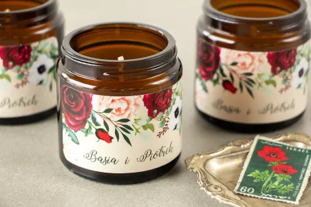Naturalne Świeczki sojowe - podziękowania dla gości weselnych. Burgundowa etykieta z dodatkiem pastelowych dalii