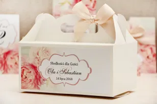 Prostokątne pudełko na ciasto, tort weselny, ślub - Felicja nr 2 - Pudrowe piwonie - kwiatowe dodatki ślubne
