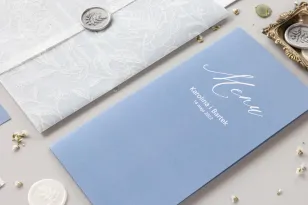 Hochzeitsmenü für den Hochzeitstisch in staubiger blauer Farbe aus der Jade-Kollektion Nr. 2