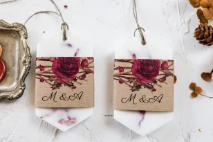 Duftender Sojaanhänger als Dankeschön für Hochzeitsgäste, Deckblatt mit einer winterlichen Kombination aus Hagebuttenzweigen