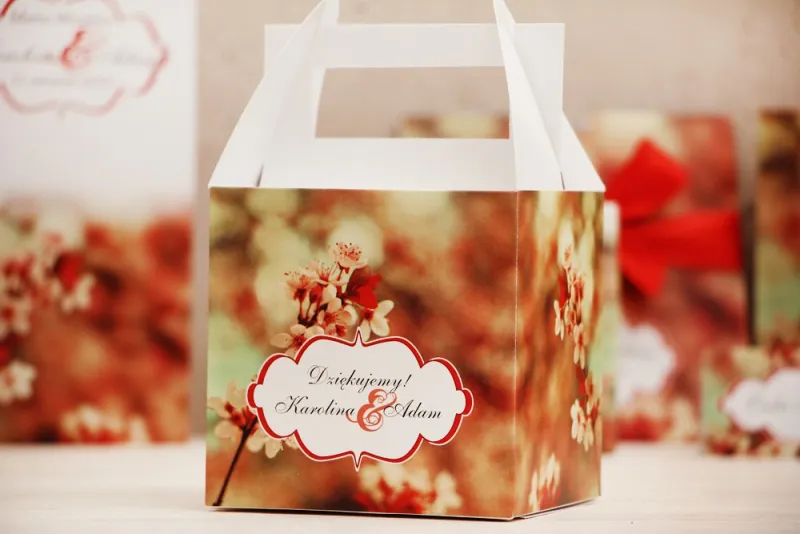 Pudełko na ciasto kwadratowe, tort weselny - Felicja nr 8 - Kwiaty wiśni - kwiatowe dodatki ślubne Pudełko na ciasto kwadratowe, tort weselny - Felicja nr 8 - Kwiaty wiśni - kwiatowe dodatki ślubne