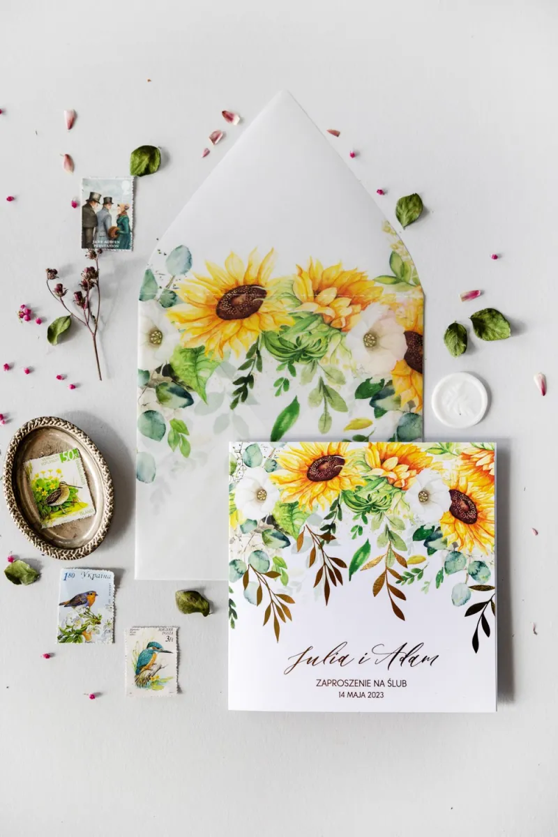 Hochzeitseinladungen mit goldenen Zweigen und Sonnenblumen, perfekt für eine Sommerhochzeit Hochzeitseinladungen mit goldenen Zweigen und Sonnenblumen, perfekt für eine Sommerhochzeit