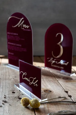 Eleganckie Menu Weselne na Stół, Bordowe ze Złoceniem | Menu na Pleksi Glamour | Dalia nr 6