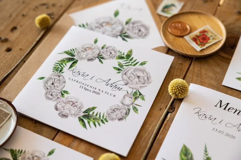 Zaproszenia na Wesele z unikalnym wzorem piwonii w ekologicznej kopercie | Eleganckie Zaproszenia Ślubne