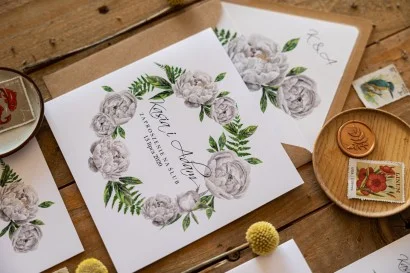 Zaproszenia na Wesele z unikalnym wzorem piwonii w ekologicznej kopercie | Eleganckie Zaproszenia Ślubne | Kalia nr 8
