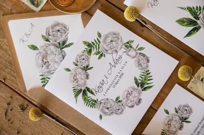 Zaproszenia na Wesele z unikalnym wzorem piwonii w ekologicznej kopercie | Eleganckie Zaproszenia Ślubne | Kalia nr 8