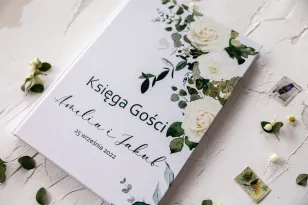 Ślubna, weselna Księga Gości z kwiatowym motywem białych róż i zielonymi gałązkami eukaliptusa