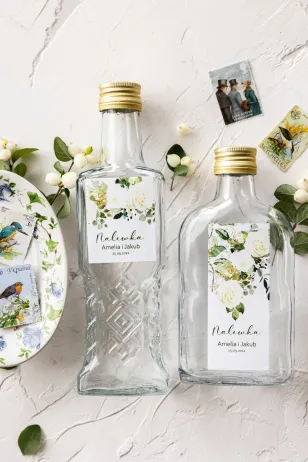 Hochzeitslikörflaschen - Danke an die Gäste. Etikett mit floralem Motiv aus weißen Rosen und grünen Eukalyptuszweigen
