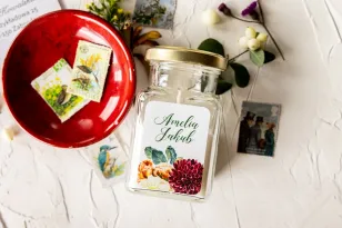 Świeczki - Podziękowania dla gości. Etykieta z burgundowymi daliami i herbacianymi różami