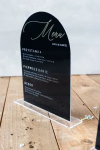 Eleganckie Menu Weselne na Pleksi z Złotymi Akcentami | Stylowa Dekoracja Stołu