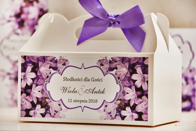 Prostokątne pudełko na ciasto, tort weselny, ślub - Felicja nr 14 - Fioletowe dzwonki - kwiatowe dodatki ślubne Prostokątne pudełko na ciasto, tort weselny, ślub - Felicja nr 14 - Fioletowe dzwonki - kwiatowe dodatki ślubne