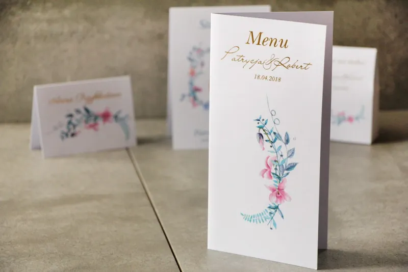 Menu weselne, stół weselny - Cykade nr 8 ze złoceniem - Delikatne pastelowe fiołki Menu weselne, stół weselny - Cykade nr 8 ze złoceniem - Delikatne pastelowe fiołki
